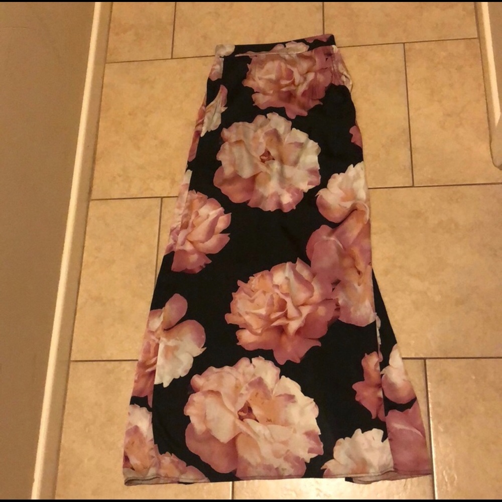 Show Me Your MuMu Final Rose skirt size S